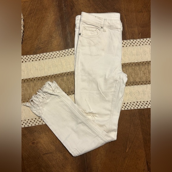 Free People Denim - UEC FREE PEOPLE Great Heights Distressed Fringe Frayed Hem White Stretch Sz-25